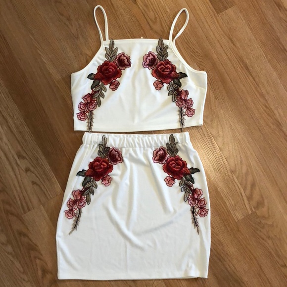 Other - White embroidered rose crop top & skirt set, M